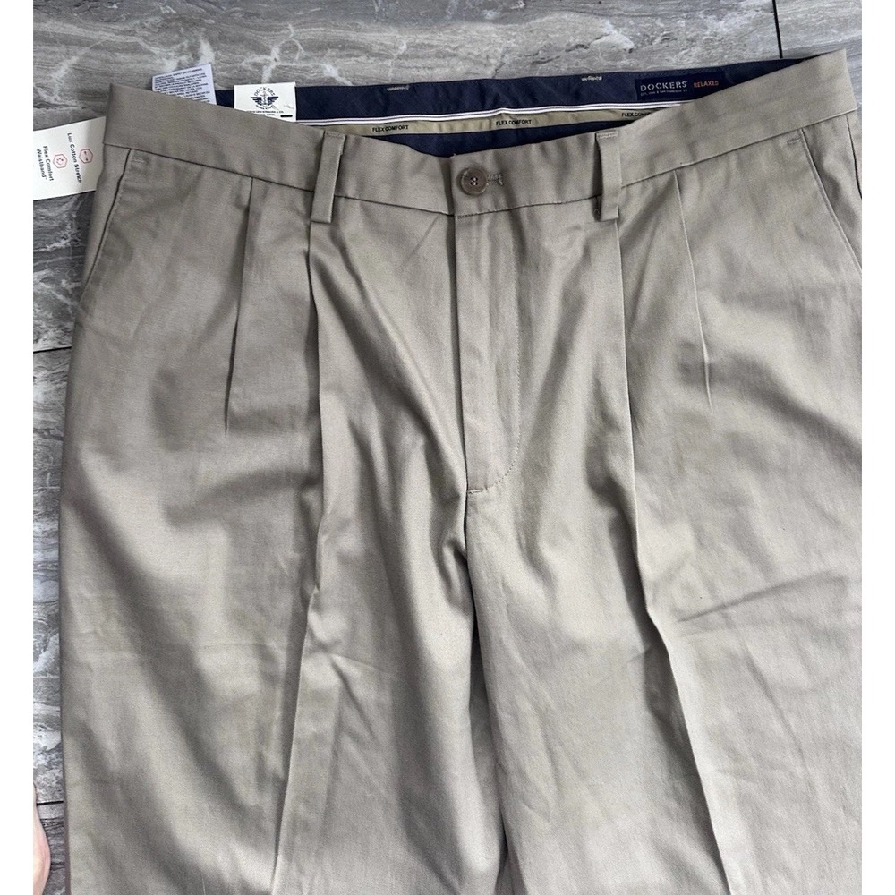 Dockers Signature Khaki Relaxed Fit Pleated Pants Men's 38x29 NWT Beige - Picture 2 of 8